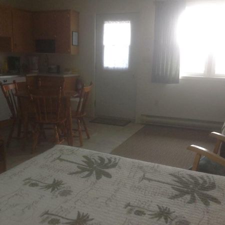 Burton'S Sunset Oasis Motel Bay Saint Lawrence Экстерьер фото