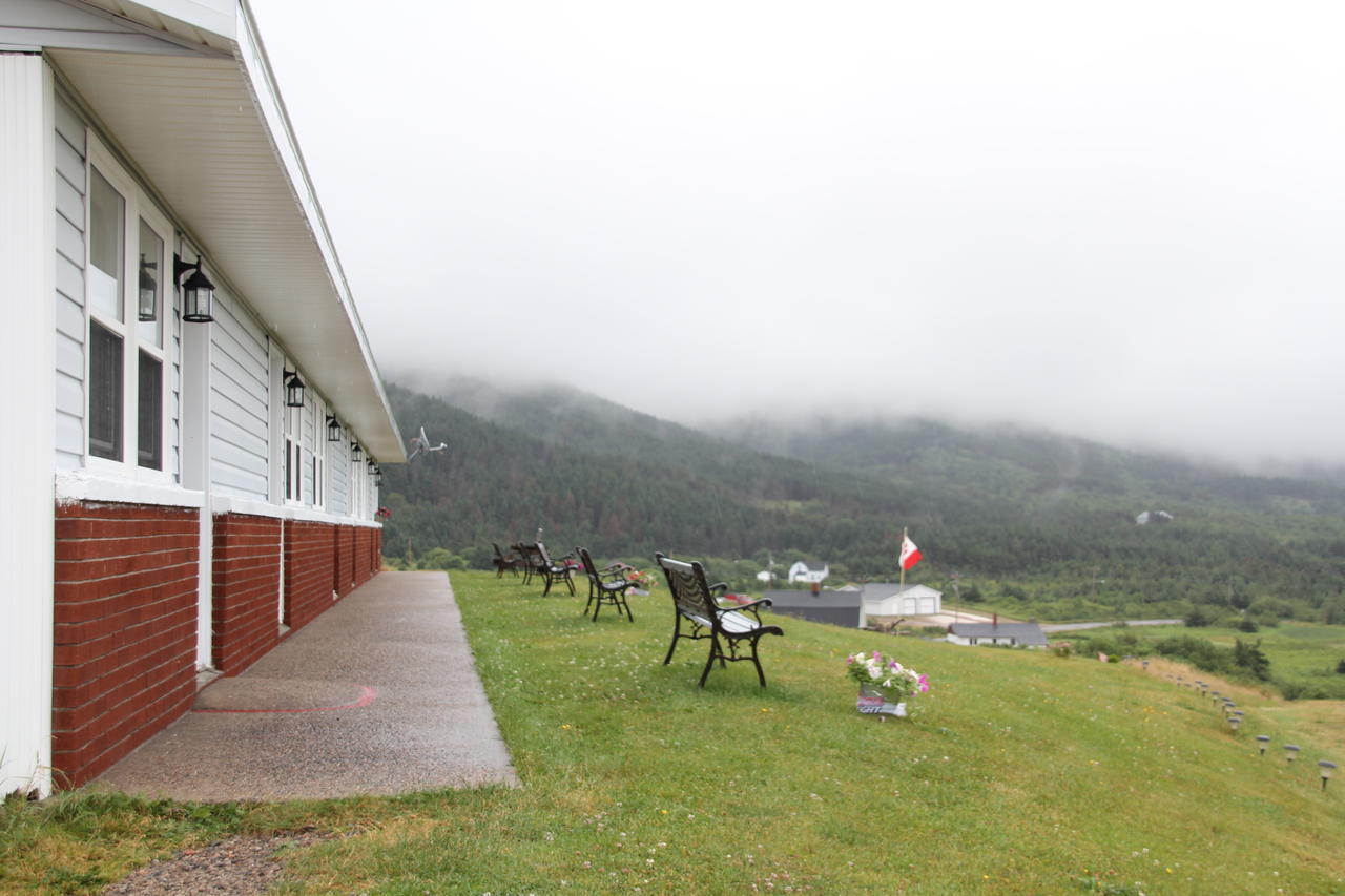 Burton'S Sunset Oasis Motel Bay Saint Lawrence Экстерьер фото